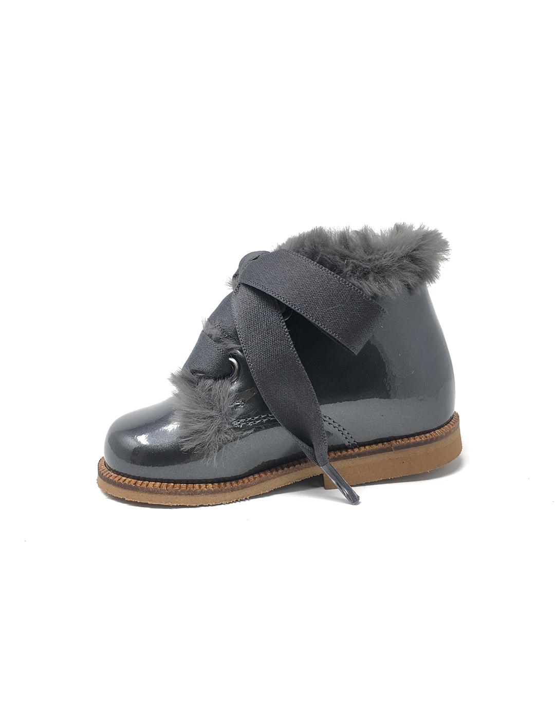 BOTÍN CHAROL GRIS CON PELITO